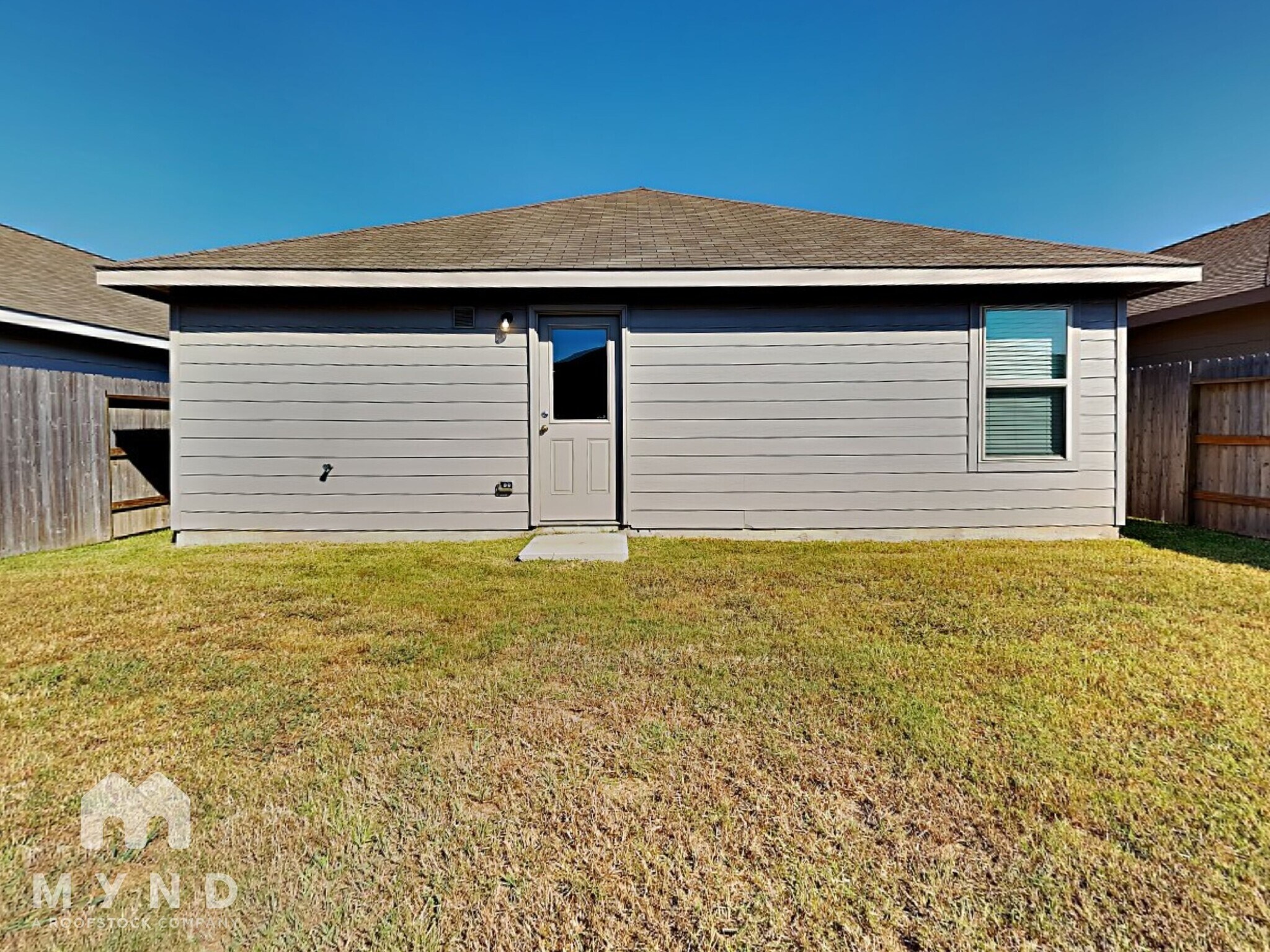 Building Photo - 2842 Via Augusta Dr