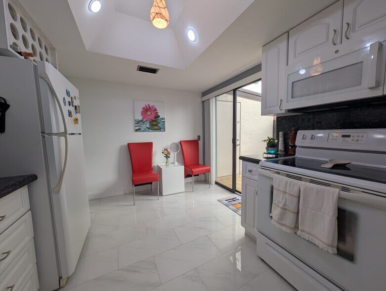 Building Photo - 15260 SW 45th Ter