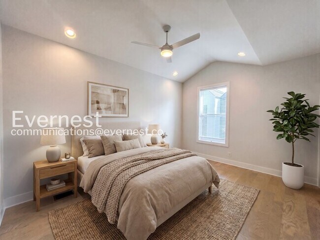Building Photo - 4 Bed, 4.5 Bath Town Home with Garage / Available Now!