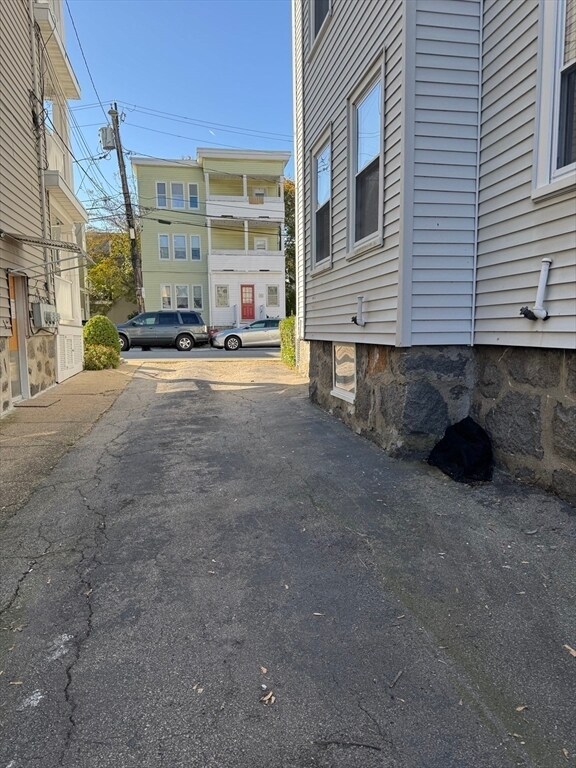 Building Photo - 10 Fawndale Rd