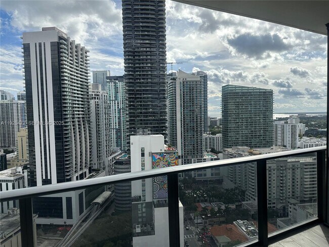 Building Photo - 801 S Miami Ave