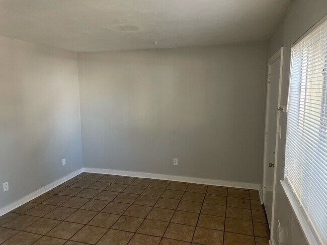 Building Photo - 215 Lovelace Dr