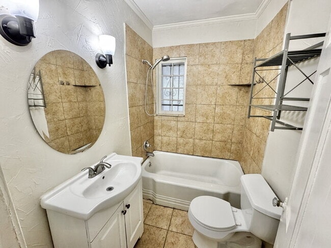 Building Photo - 163 S Fenwick Rd