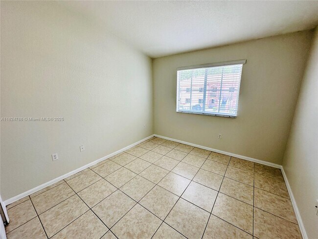 Building Photo - 1251 SE 28th Ct