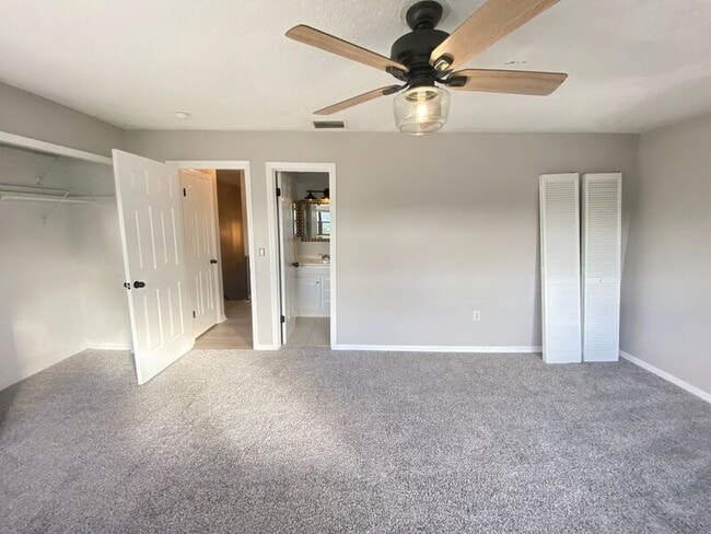 Building Photo - 1718 Gulfview Dr