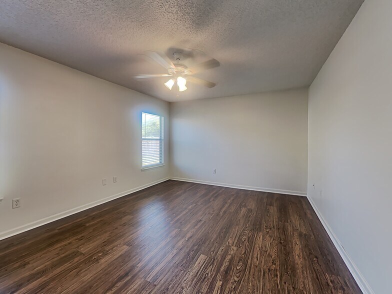 Building Photo - 624 Fallen Timbers Dr