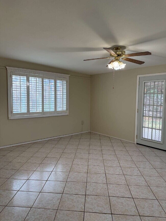 Building Photo - 220 Rio Tinto Dr