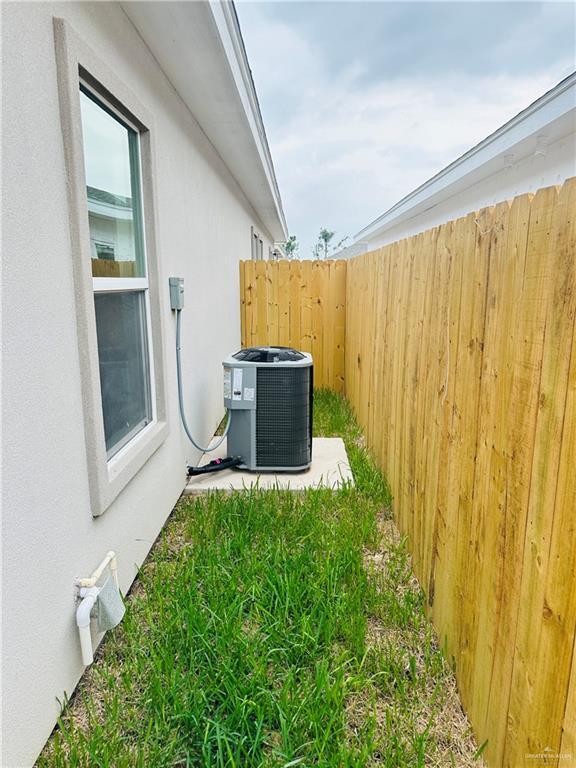 Building Photo - 10 Clarence Dr