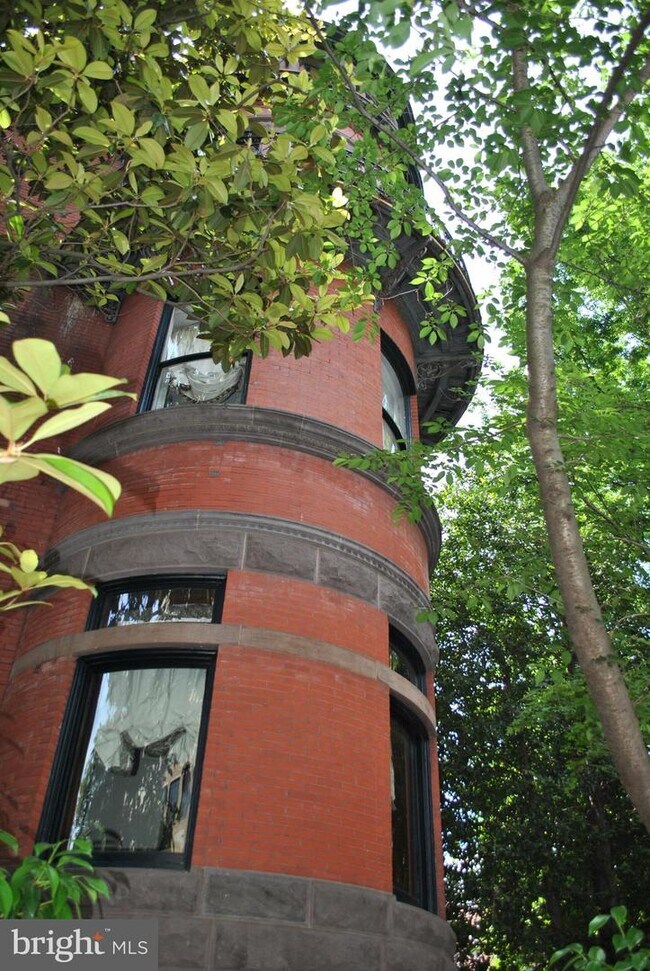 Building Photo - 1633 16th St NW