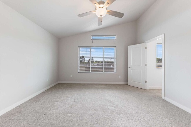 Building Photo - Newly Constructed 3 bedroom, 2.5 Bathroom home with luxury finishes!