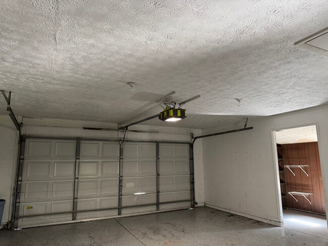 Building Photo - 16940 Howe Rd