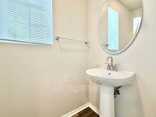 Building Photo - 40617 Birchfield Dr