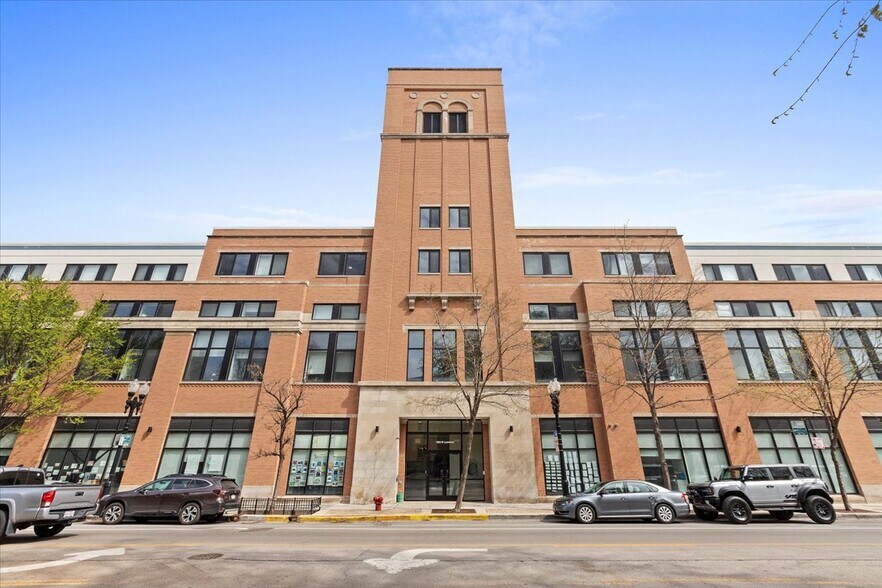 Building Photo - 4820 N Wolcott Ave