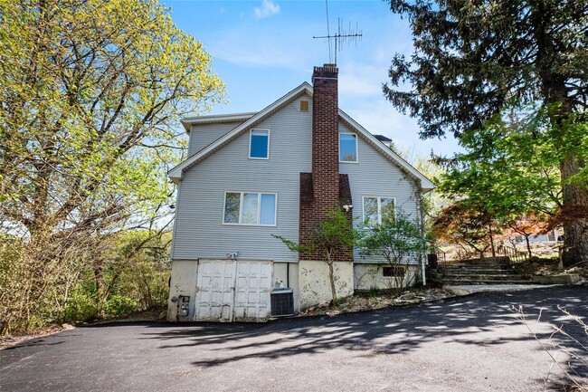 Building Photo - 515 Mountainview Ave