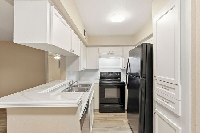 Building Photo - 309 Stratford St