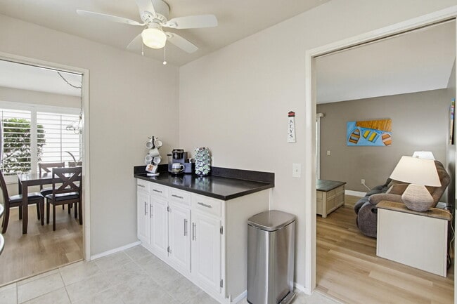 Building Photo - $3,200 - Charming 2-Bedroom + Optional 3rd Bedroom/Office Condo in Desirable Oaks North 55+ Commu...