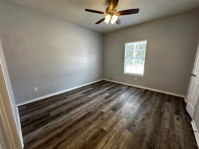 Building Photo - 4 bed 4 bath duplex - $500 per bed