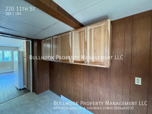 Building Photo - 220 11th St