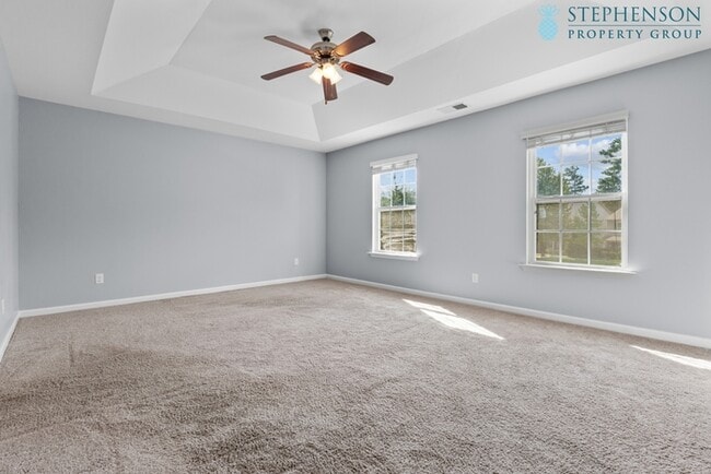Building Photo - Remodeled and Ready!