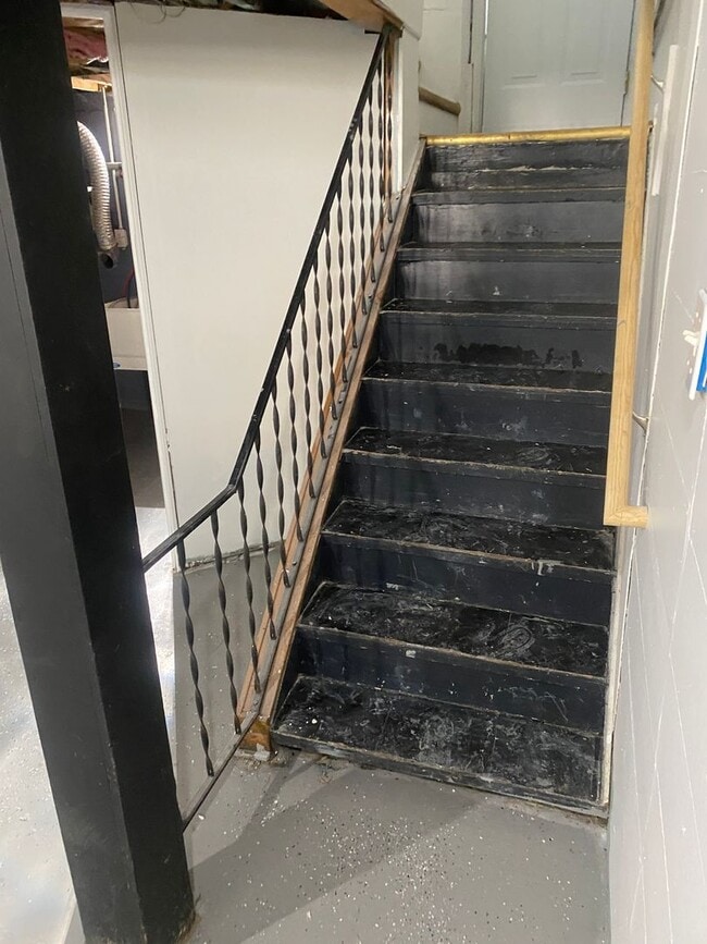 Building Photo - 3 bedroom 2 bath bungalow with basement and garage in Wayne