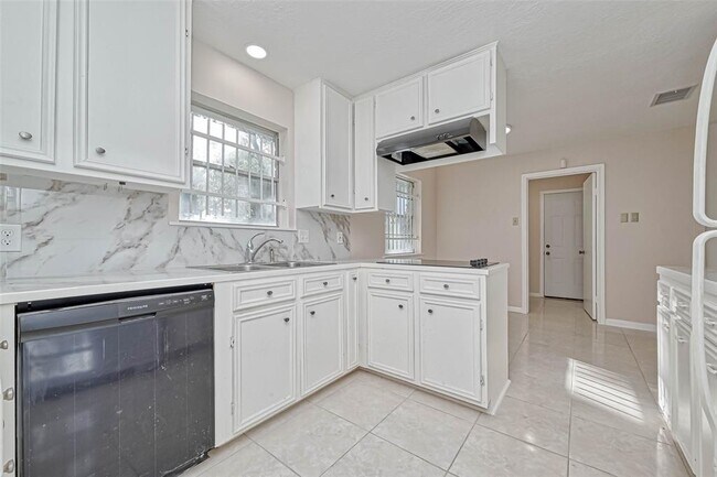 Building Photo - 11503 High Star Dr