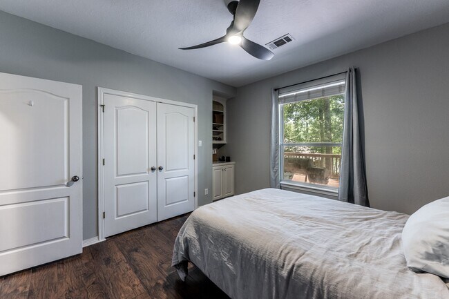 Building Photo - 1801 Camellia Ct