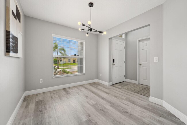 Building Photo - 249 SW Aubudon Ave