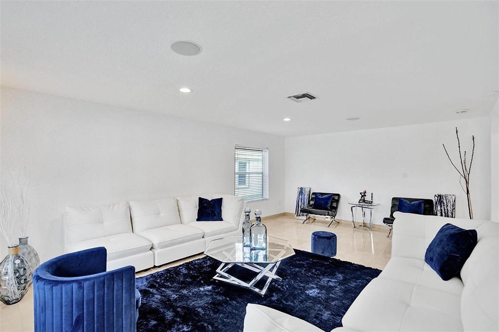 Building Photo - 6512 NW 54th Ct