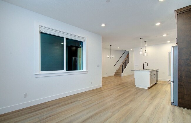 Building Photo - Luxury Upgraded Executive Townhome | 4 Bed | 3 Bath in Prime Camas School District
