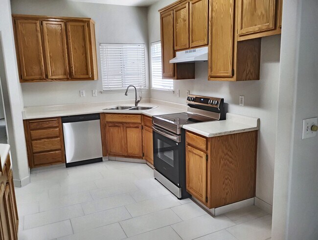 Building Photo - 628 Gateway Dr