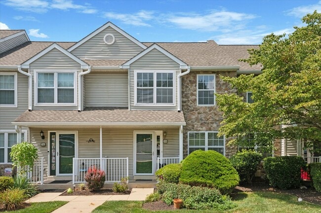 Primary Photo - Freshly Updated 3B/2.5B Townhome with Walk...