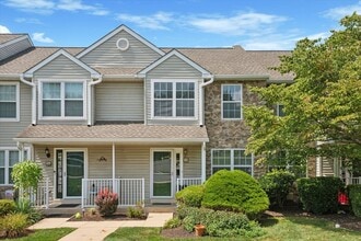 Building Photo - Freshly Updated 3BD/2.5BA Townhome with Wa...