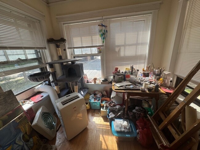 Building Photo - 3348-1 W Sunnyside 2bed/1bath
