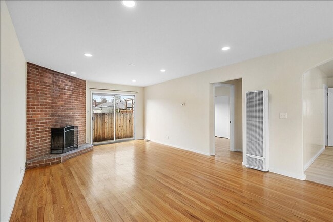 Building Photo - 2208 Buena Vista Ave