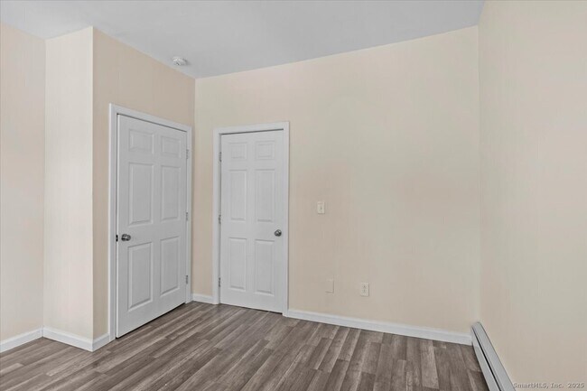 Building Photo - 204 Magnolia St