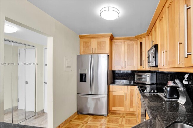 Building Photo - 3701 N Country Club Dr