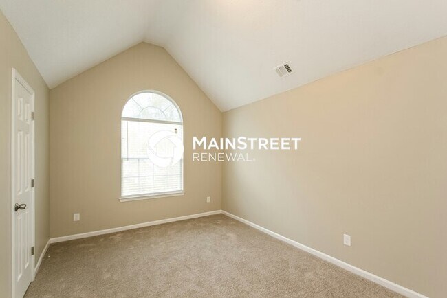 Building Photo - 4 Bedroom Pet-Friendly Home in Douglasville, GA with Main Street Renewal