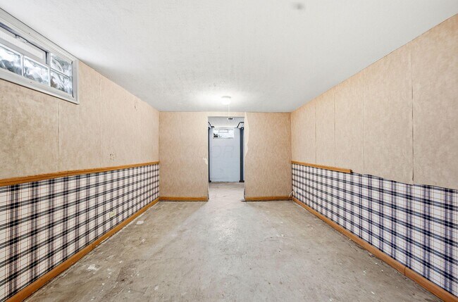 Building Photo - 532 N Drexel Ave