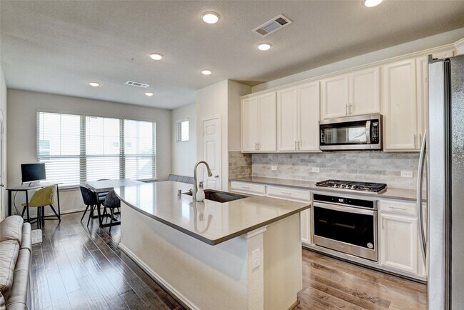 Building Photo - 3104 Roseland Terrace Ln