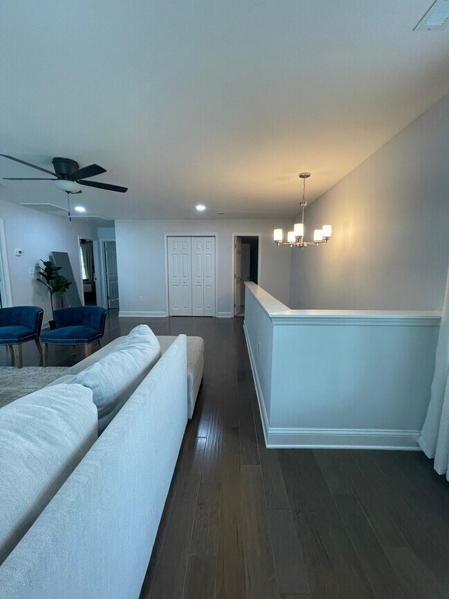 Building Photo - Beautifully Furnished 4-Bedroom Home with ...