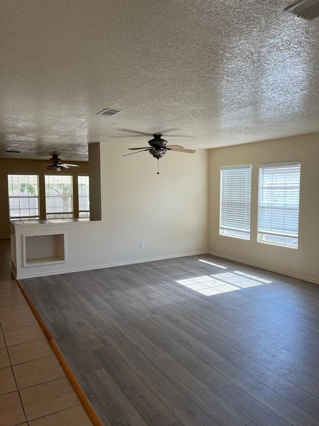 Building Photo - Fully landscaped 4 br home