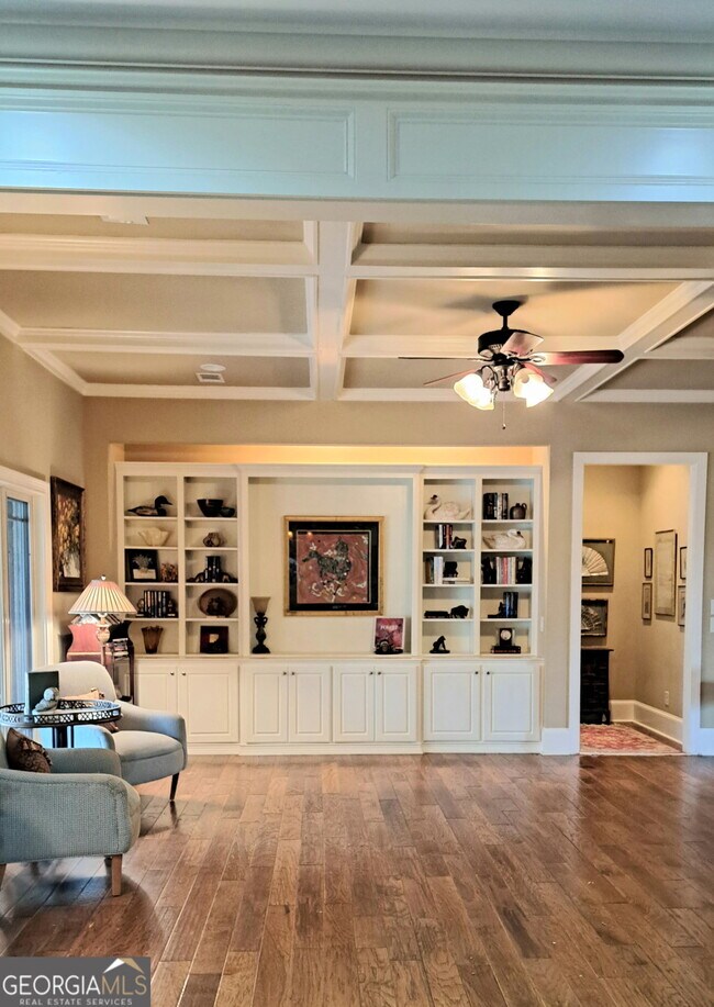 Building Photo - 285 Pine Dr