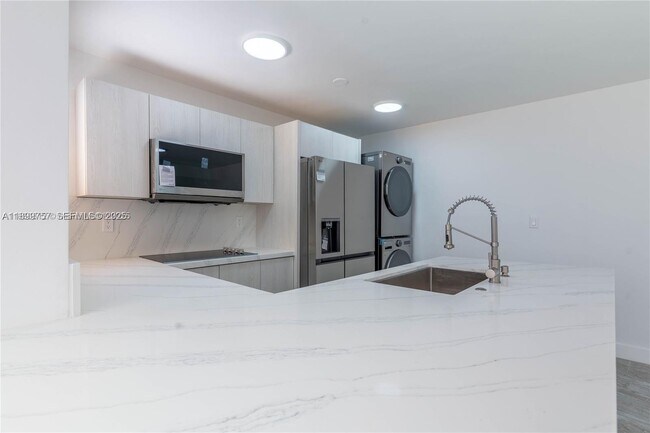 Building Photo - 13900 SW 65th Terrace