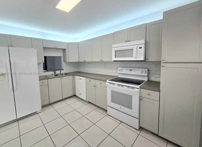 Building Photo - 15081 SW 127th Ct