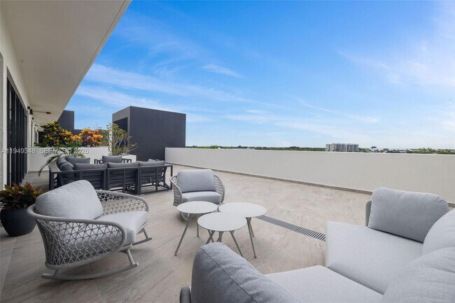 Building Photo - 18300 SW 98th Ave