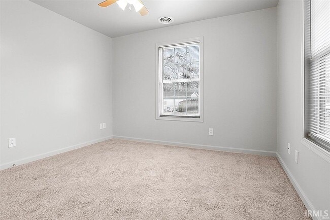 Building Photo - 2200 S Spring St