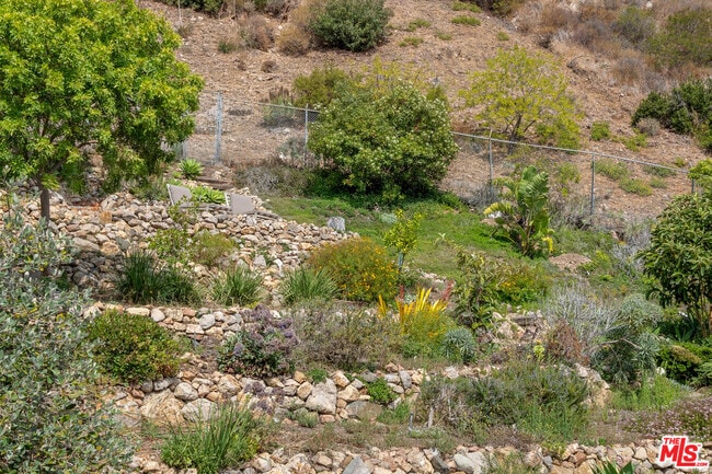 Building Photo - 5942 Paseo Cyn Dr