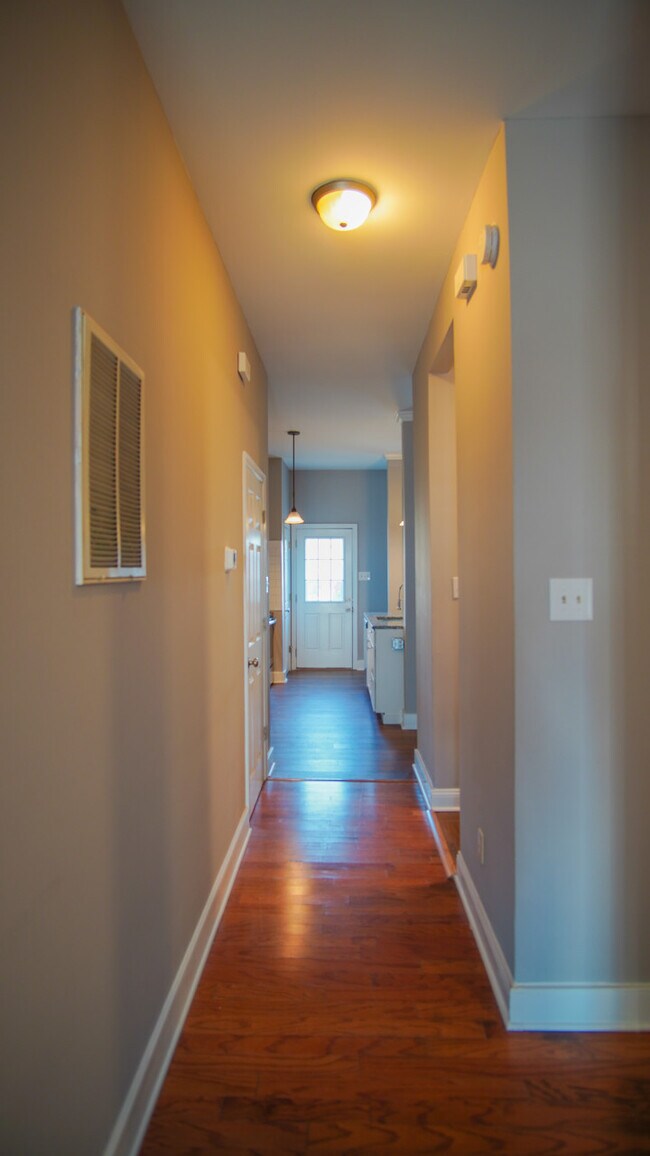 Building Photo - 1218 Bainbridge St