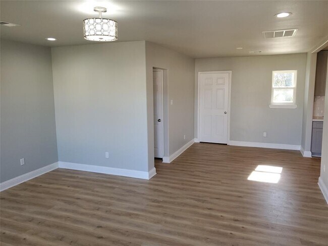 Building Photo - 4514 Willowbrook Blvd