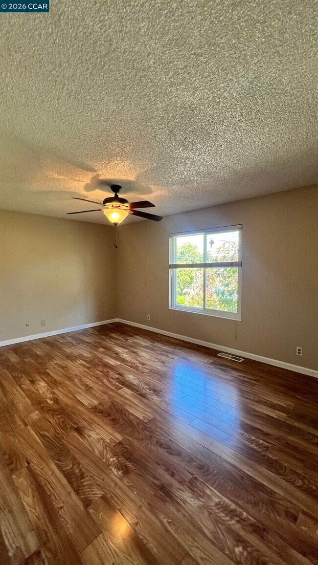 Building Photo - 2828 Royal Ann Ln